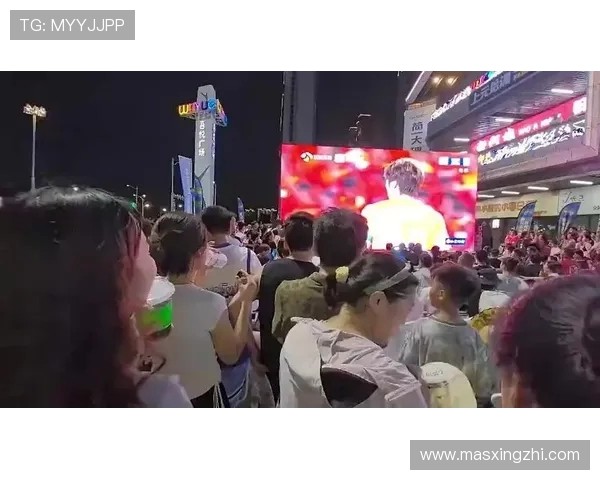 苏超场外应援:从高铁专列到方言战歌,江苏球迷把看台变成欢乐剧场 苏超场外应援:从高铁专列到方言战歌,江苏球迷把看台变成欢乐剧场